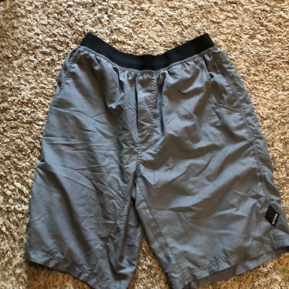 Prana Men’s grey elastic waist athletic shorts L